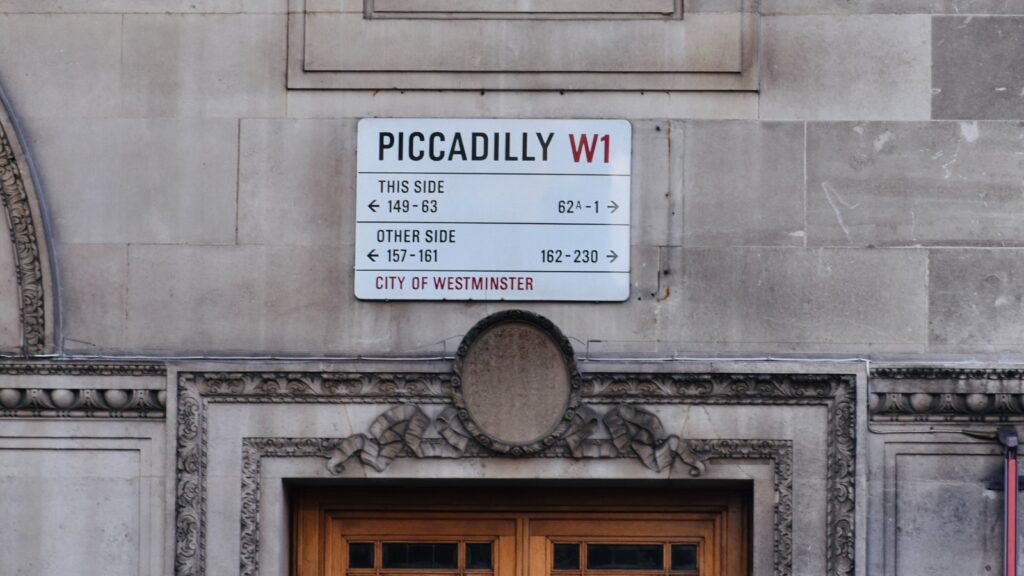 sign for piccadilly