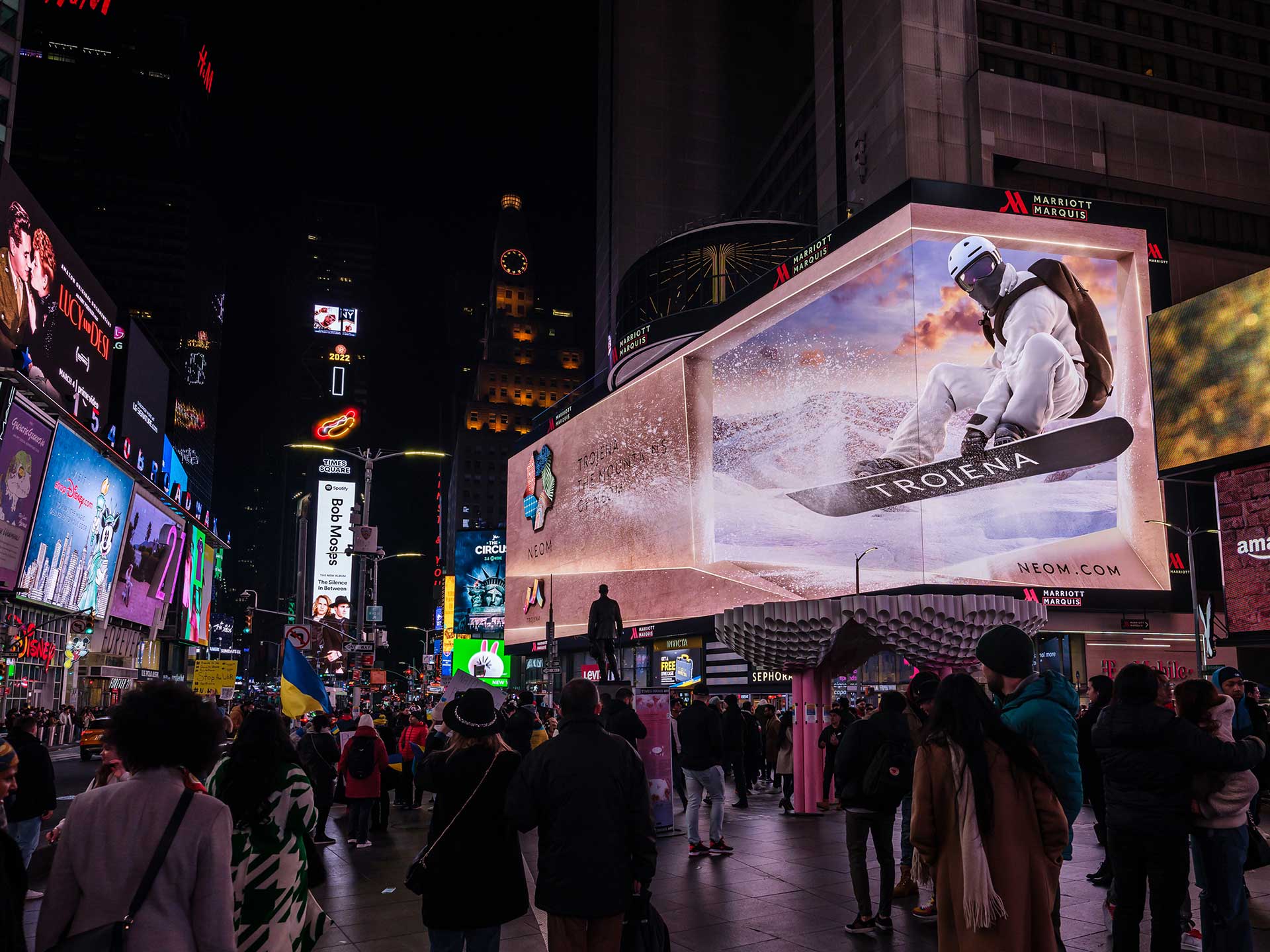 The birth of a new spatialism: the trend of 3D billboards