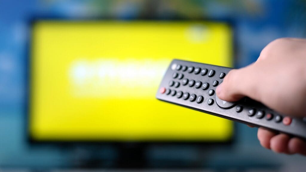watching-tv-and-using-remote-controller.jpg_s1024x1024wisk20c64hFMkW6Y6WD6lTnrlhU1TOZ9uW6DBnnz3WHQN7fXZ8-1024x576
